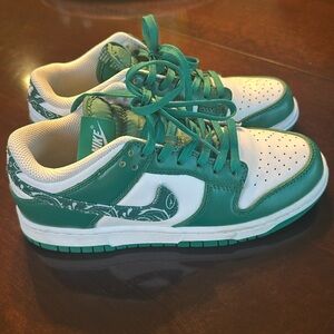 Nike dunks green paisley women’s size 8